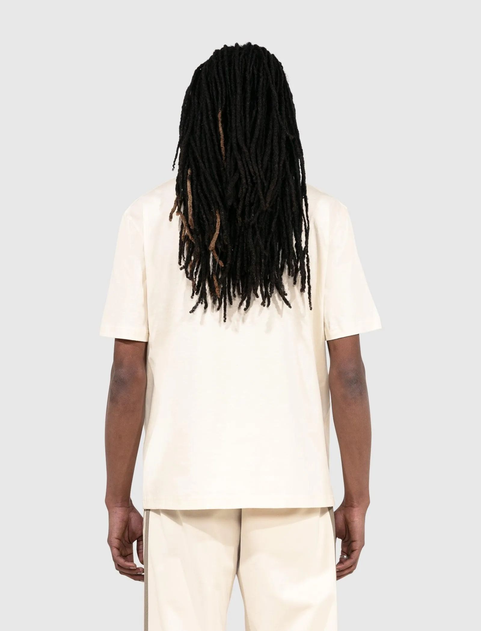 A MA MANIÉRE EMBROIDERED LOGO TEE