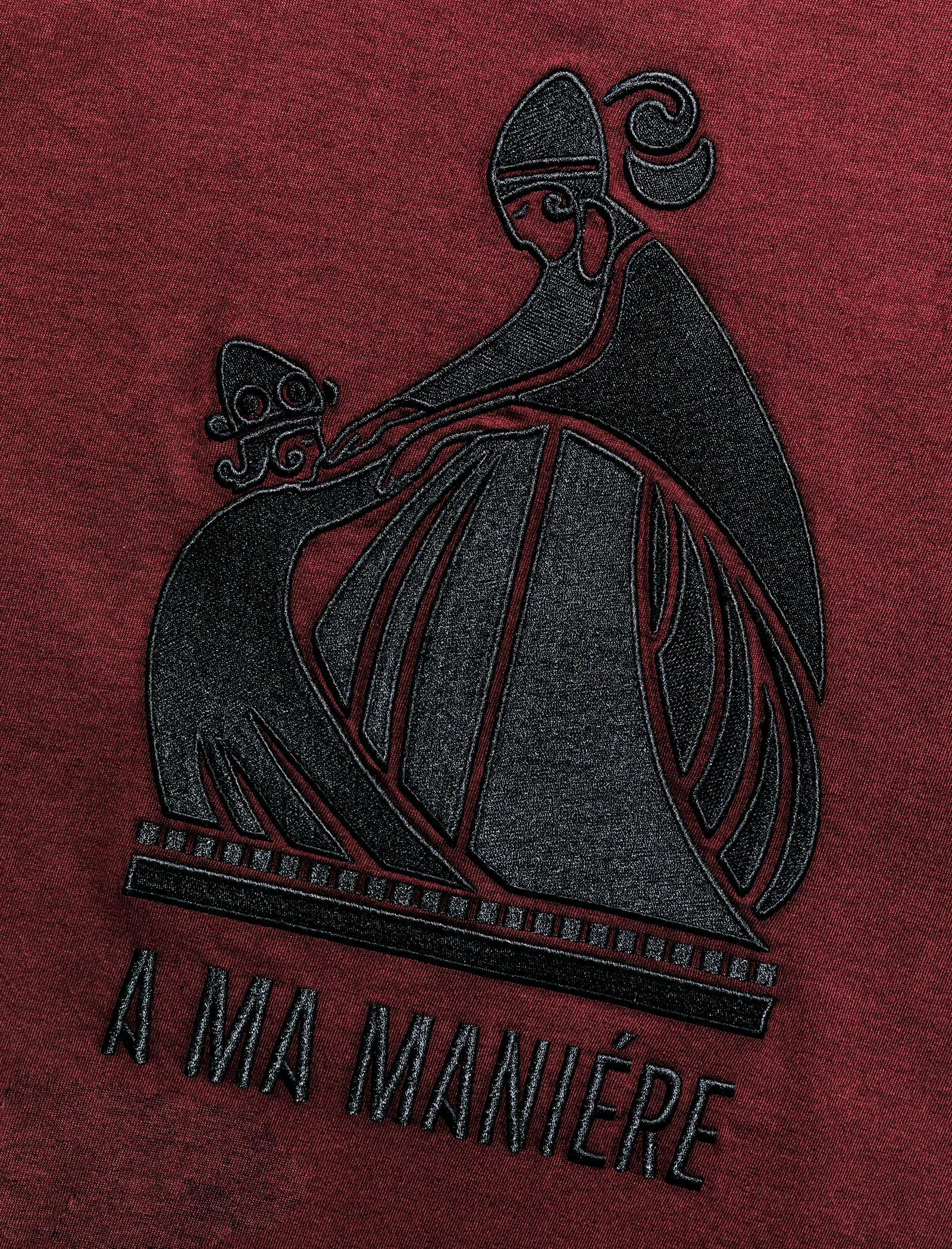 A MA MANIÉRE EMBROIDERED OVERSIZED LOGO TEE