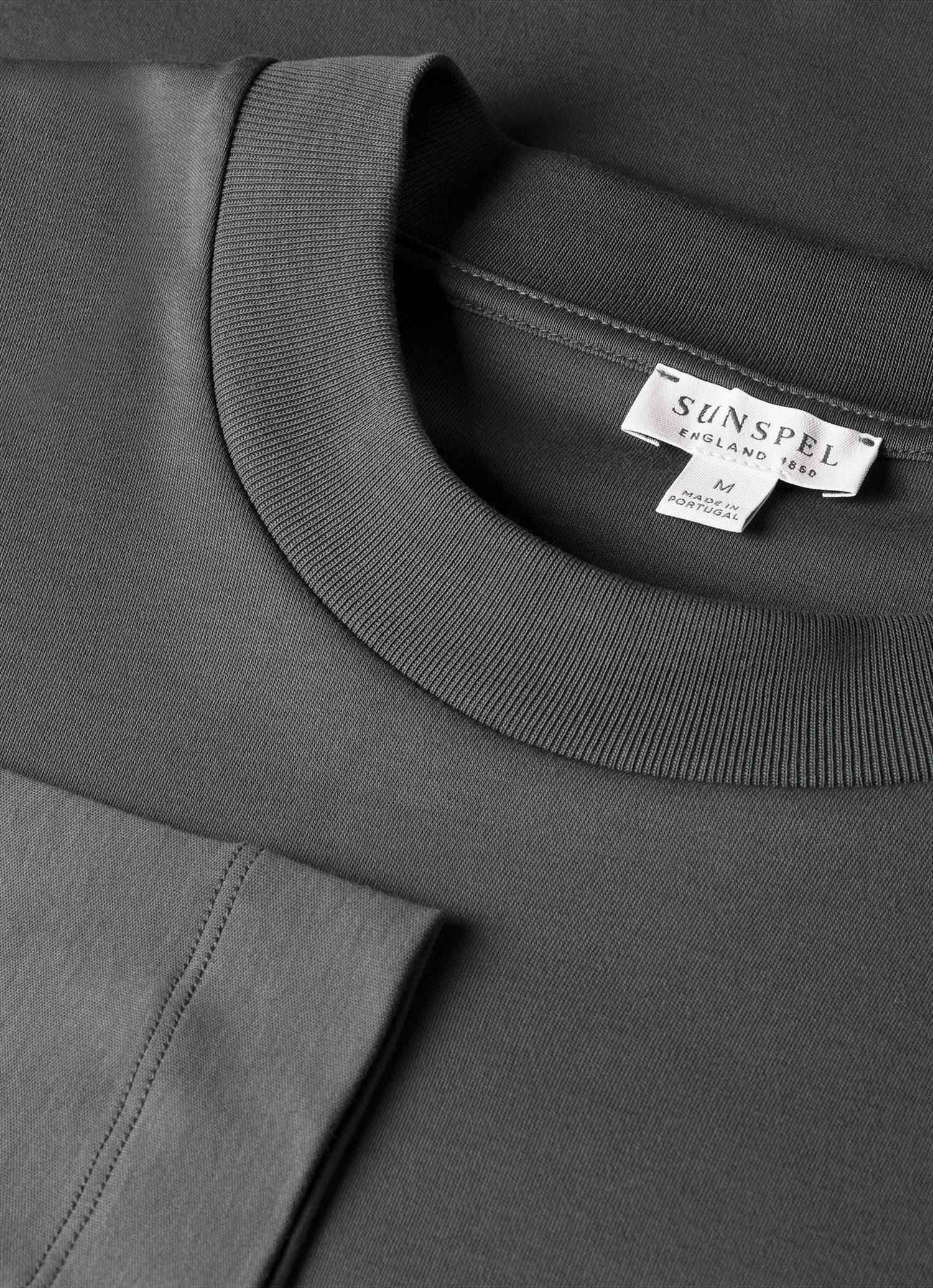 Men's Long Sleeve Heavyweight T-shirt in Drill Green Sunspel